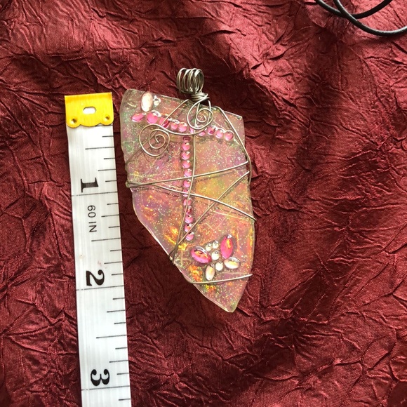 Bundle of hand polished glass art & wire pendants. - Picture 12 of 13